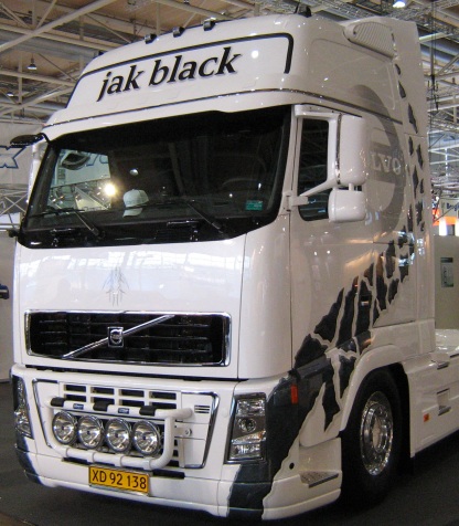"http://upload.wikimedia.org/wikipedia/commons/a/a9/Volvo_FH_LKW.jpg